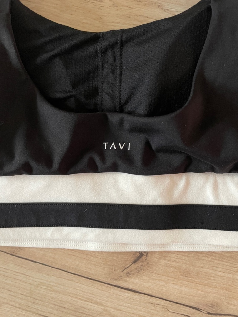 TAVI Women Black White Sports Bra Size Large Strappy Yoga Pilates Activewear - Picture 2 of 5